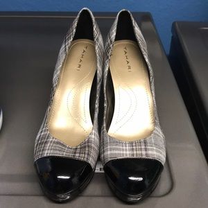Tahari size 6.5 heels